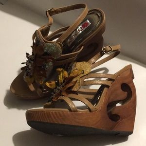 Tan flower wooden heels